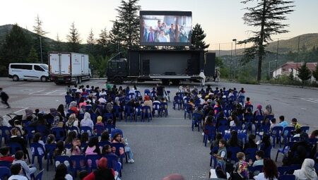 Başkan Altay: “Merkeze Uzak 101 Mahallede Sosyal Hayata Katkı İçin Sinema Günleri Düzenliyoruz”