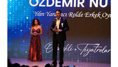İzmir Şehir Tiyatroları’na anlamlı ödül