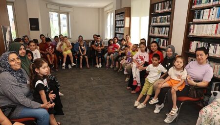 Anneler ve çocuklar yaz tatilinde kütüphanelerde buluşuyor