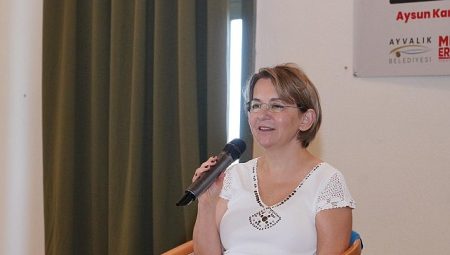 Ayvalıklı Yazarlar “Arnavut Kaldırımlarının Hikâyedeki İzi” Söyleşisinde Buluştu