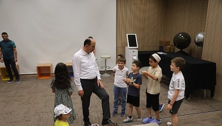 Başkan Altay, Konya Bilim Merkezi’nin Yaz Bilim Kamplarına Katılan Çocuklarla Buluştu