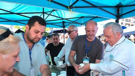 Başkan Şadi Özdemir’den aşure ikramı