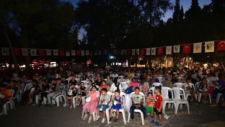 Bornova’da Açık Hava Sineması’yla gülmeye devam