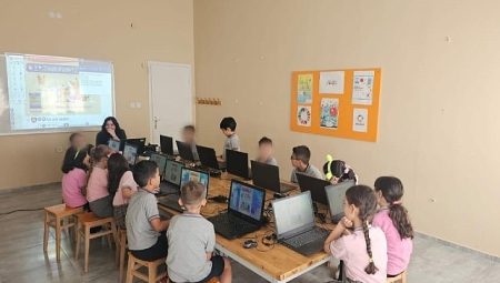 Egeli İletişimcilerden minik kalplere büyük dokunuşlar yapan sosyal sorumluluk projesi