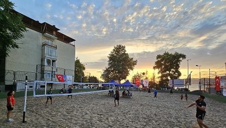 Gölcük’te Her Yıl Şenliğe Dönüşen Turnuva Başladı