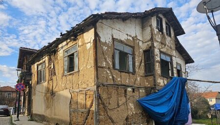 Gölcük’te Korunması Gereken Kültür Varlığı Binanın Restorasyonu Devam Ediyor