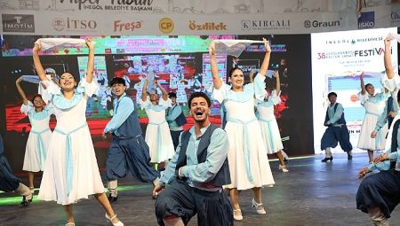 İnegöl’ün Kültür Ve Kardeşlik Festivalinde Altın Mobilyanın Sahibi KKTC