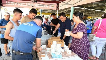 Kemer Belediyesi’nden Çamyuva’da aşure ikramı