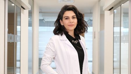 Regl, gebelik, menopoz… Diş etleri bu süreçlerden etkileniyor!