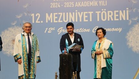Üsküdar Üniversitesi 12. dönem mezunlarını uğurladı!