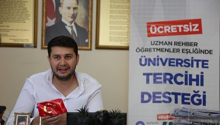 Antalya Büyükşehir Belediyesi üniversite adaylarının yanında