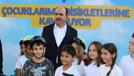 Başkan Altay 40 Gün Sabah Namazına Giderek Bisiklet Kazanan Çocuklarla Buluştu