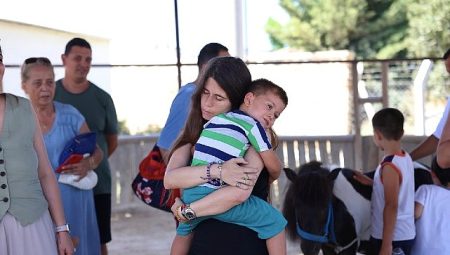 Başkan Denizli özel gereksinimli çocuklarla at çiftliği gezisinde buluştu