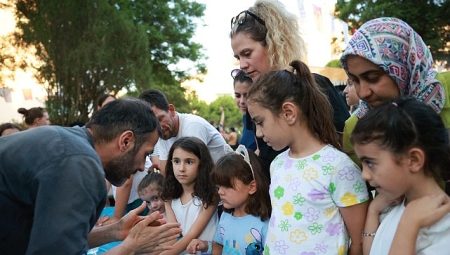 Bayraklı Sokak Festivali’nde çocuklar doyasıya eğlendi