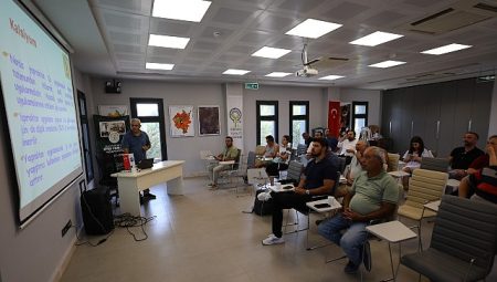 Efes Tarlası Yaşam Köyü’nde Nar Üreticilerine Eğitim