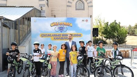 “Güle Oynaya Camiye Gel” Projesi Kapsamında Çocuklar Bisikletlerine Kavuşmaya Devam Ediyor
