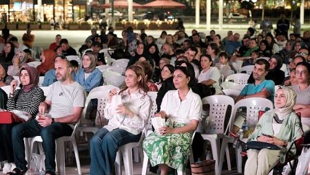 “Gülen Gözler” Milli İrade Meydanı’nda keyif verdi