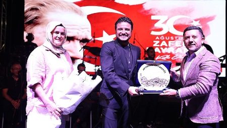 Nevşehir’de Zafer Bayramı Coşkusu Müzikle Yankılandı