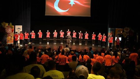 Özel Gençler Yaz Okulunu Coşkulu Şekilde Tamamladı