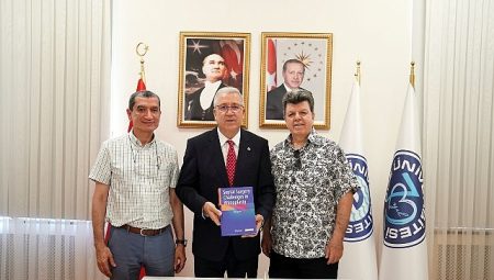 Prof. Dr. Apaydın’ın yeni kitabı burun cerrahisinde referans niteliği taşıyor