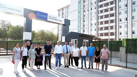 Rektör Budak, “Öğrencilerimize güvenli ve konforlu bir üniversite yaşamı sunuyoruz”