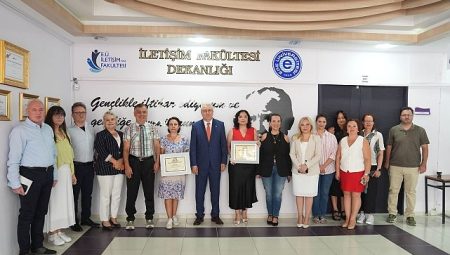 Rektör Prof. Dr. Budak, İletişim Fakültesinin akreditasyon sevincine ortak oldu