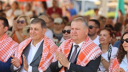 Urla’nın 2 bin 600 yıllık Bağ Bozumu Şenliği başladı