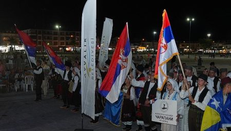 5 ülke, 17 halk dansları ekibi ve 700 dansçıyla festival bu yıl da görkemli geçti
