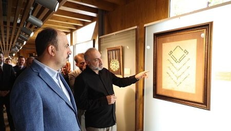 Başkan Altay Meydan Evleri’nde Sergileri ve Esnafları Ziyaret Etti