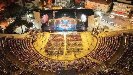 Çeşme Festivali’nde ilk gün coşkusu