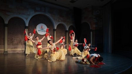 Çin Kültürü Dans Eşliğinde Sanatseverlerle Buluştu