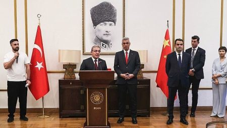 DEÜ Rektörü, Sağlık Bakanı Heyetiyle Çin’de