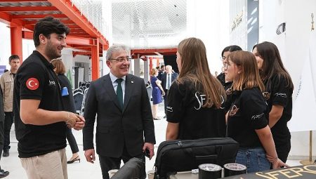 Dokuz Eylül Üniversitesinde ÜNİDES Zirvesi