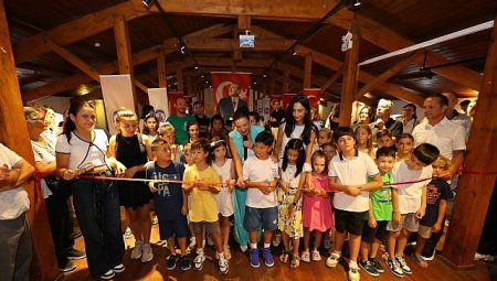 Efes Selçuk’un çocuklarından barış çizgileri