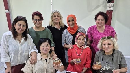 Gölcük’te Kadınlar Kendi Mumlarını Tasarladı