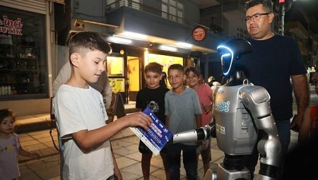 İnsansı Robot Canik Sokaklarında