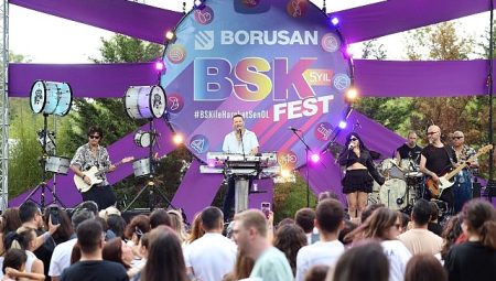 İskender Paydaş ve Orkestrası Borusanlılar için muhteşem bir konser verdi