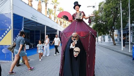 İzmir Enternasyonal Fuarı’nda uluslararası sokak gösterileri büyük ilgi görüyor