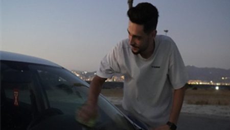 İzmir’de arabada film keyfi