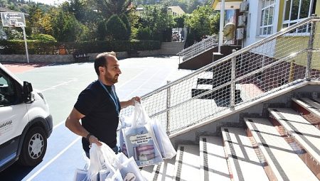 Kadıköy Belediyesi’nden İlkokul Öğrencilerine Kırtasiye Desteği