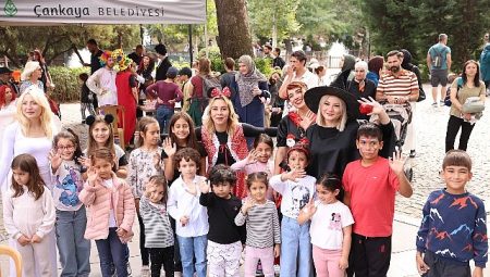Kuğulupark’ta Açık Hava Sahnesinde Tiyatro Şöleni