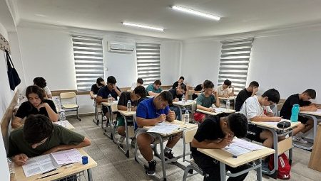 Öğrenciler seviye tespit sınavına girdi