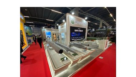 Roketsan, üstün teknoloji ve performansa sahip ürünlerini Polonya’da sergiliyor