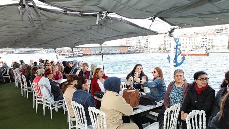 Küçükçekmeceli kadınlar İstanbul Boğazı’nda