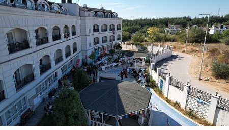 Nilüfer’de Yaşlılar Günü’nde kalpler gençleşti