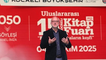 Prof. Dr. Sayar’dan, Kitap Fuarı’na övgü