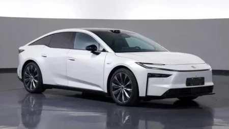 Toyota bZ7 Fırtınası: Lüks Elektrikli Sedan Bir Saatte Rekor Kırdı