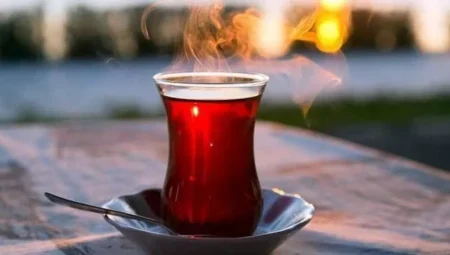 Kahveden Daha Mı Sağlıklı? Çayın Kalp, Beyin ve Bağırsak Sağlığına Şaşırtıcı Etkileri