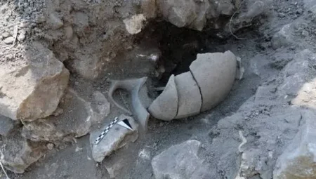 Balıkesir’deki Antik Kentte 2 Bin 600 Yıllık Mutfak Bulundu