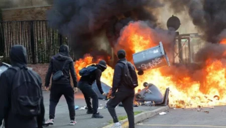 Fransa Sokakları Alev Alev: Hayat Pahalılığı Protestoları Şiddetlendi